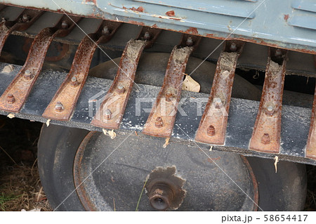 車の傷 Deteriorated car (rust, dent, dirt, scratches) 58654417