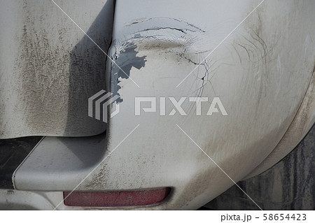 車の傷 Deteriorated car (rust, dent, dirt, scratches) 58654423