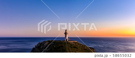 大瀬崎灯台の夕陽 パノラマ 【長崎県五島市】 大瀬崎灯台の夕陽 パノラマ 【長崎県五島市】 58655032