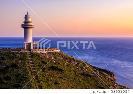 大瀬崎灯台の夕陽 【長崎県五島市】 大瀬崎灯台の夕陽 【長崎県五島市】 58655034