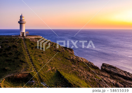 大瀬崎灯台の夕陽 【長崎県五島市】 大瀬崎灯台の夕陽 【長崎県五島市】 58655039
