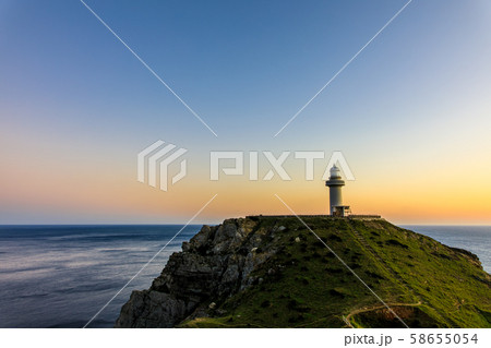 大瀬崎灯台の夕陽 【長崎県五島市】 大瀬崎灯台の夕陽 【長崎県五島市】 58655054
