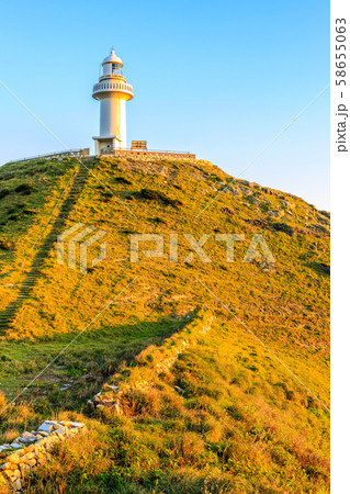 大瀬崎灯台の夕陽　【長崎県五島市】 58655063