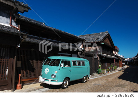 東海道関宿の街並みとクラシックカー 東海道関宿の街並みとクラシックカー 58656530
