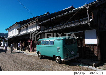 東海道関宿の街並みとクラシックカー 東海道関宿の街並みとクラシックカー 58656531