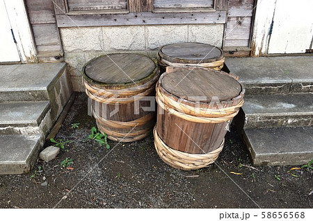木製の樽 58656568