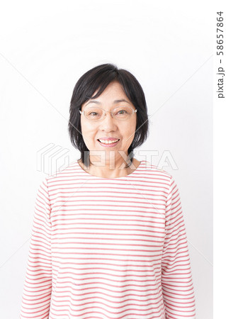 笑顔のおばあさん 笑顔のおばあさん 58657864