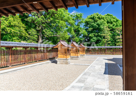 末社西側 城南宮 本殿の周り 末社西側 城南宮 本殿の周り 58659161