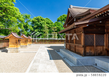 本殿と末社西側 城南宮 本殿と末社西側 城南宮 58659220
