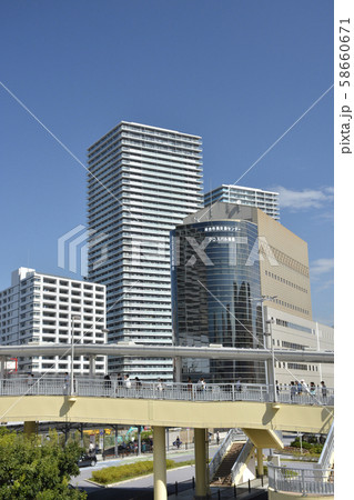 【大阪府】高槻駅前の都市風景 【大阪府】高槻駅前の都市風景 58660671