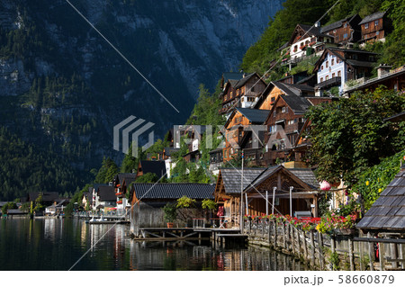 ハルシュタット 田舎 湖 58660879