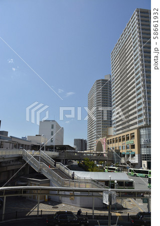 【大阪府】高槻駅前の都市風景 58661932