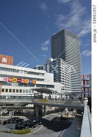 【大阪府】高槻駅前の都市風景 【大阪府】高槻駅前の都市風景 58661957