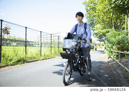 男性　ママチャリ　送り迎え 58668126