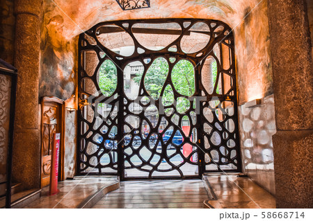 カサ・ミラの門 58668714