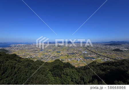 讃岐(丸亀)平野の西から東へのパノラマ 讃岐(丸亀)平野の西から東へのパノラマ 58668866