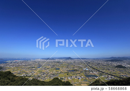 讃岐(丸亀)平野の西から東へのパノラマ 讃岐(丸亀)平野の西から東へのパノラマ 58668868