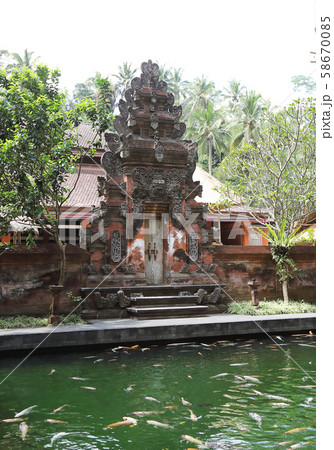 ティルタ・ウンプル寺院 58670085