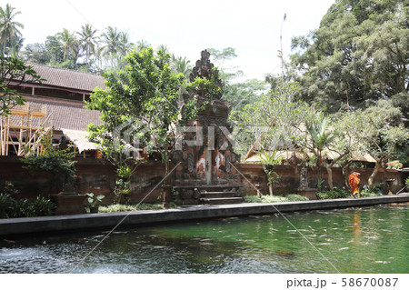 ティルタ・ウンプル寺院 58670087