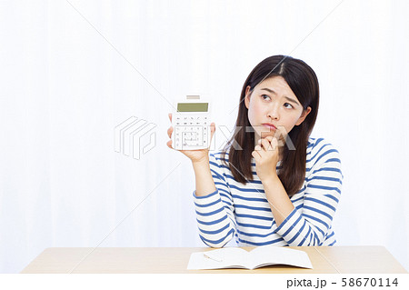 30代女性と家計 58670114