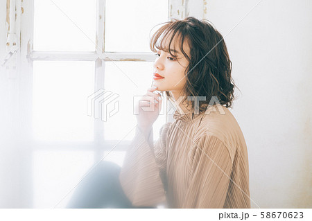 若い女性のヘアスタイルイメージ 58670623