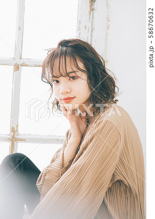 若い女性のヘアスタイルイメージ 58670632