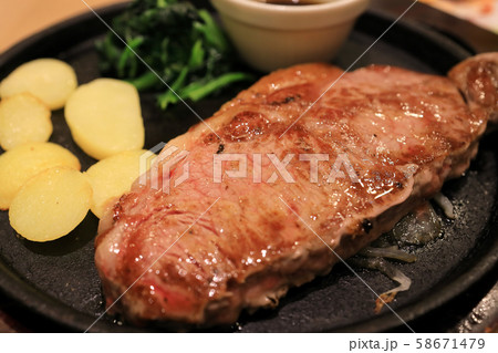 おいしいサーロインステーキ 58671479