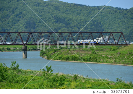 九頭竜川を渡るえちぜん鉄道 九頭竜川を渡るえちぜん鉄道 58672701