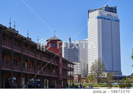 都市風景　横浜　赤レンガパークの午前の風景 58673370