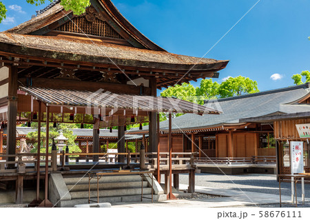 拝殿と神楽殿 城南宮 58676111