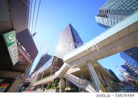 日本の東京都市景観 浜松町駅や世界貿易センタービル、六本木ヒルズ、東京タワーなど(台風一過で青空) 日本の東京都市景観 浜松町駅や世界貿易センタービル、六本木ヒルズ、東京タワーなど(台風一過で青空) 58676484