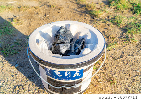 素材　炭と七輪 58677711