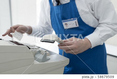 コンビニ 58679509