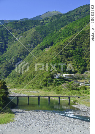 初秋の浅尾沈下橋 58683232