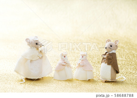ねずみのファミリー　イメージ素材　ネズミのインテリア小物　 58688788
