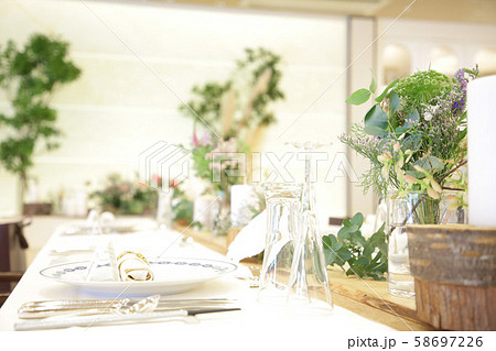 ガーデンウエディング 披露宴 会場の写真素材