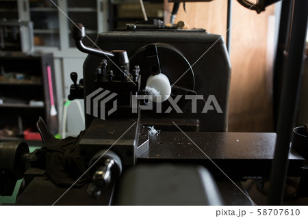 旋盤でポリアセタールの加工 58707610