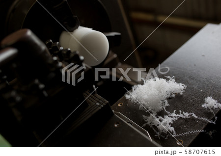 旋盤でポリアセタールの加工 58707615