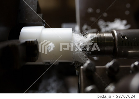 旋盤でポリアセタールの加工 58707624
