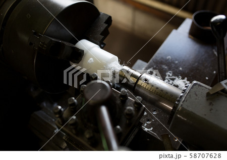 旋盤でポリアセタールの加工 58707628