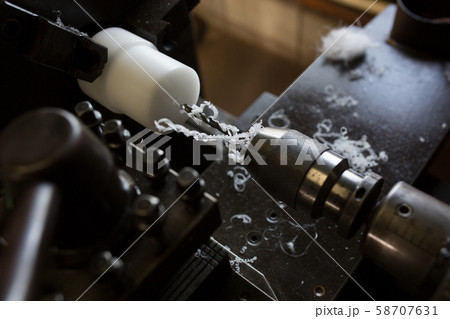 旋盤でポリアセタールの加工 旋盤でポリアセタールの加工 58707631