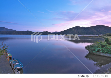 【三方五湖 (三方湖の朝)】 福井県三方上中郡若狭町鳥浜 【三方五湖 (三方湖の朝)】 福井県三方上中郡若狭町鳥浜 58708046