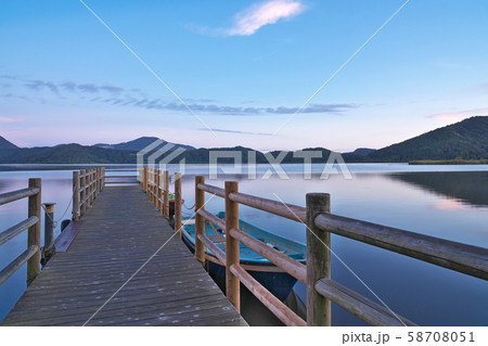 【三方五湖 (三方湖の朝)】 福井県三方上中郡若狭町鳥浜 58708051