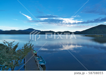 【三方五湖 (三方湖の朝)】 福井県三方上中郡若狭町鳥浜 【三方五湖 (三方湖の朝)】 福井県三方上中郡若狭町鳥浜 58708055