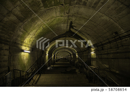 【群馬県】土合駅　下り線ホームに降りる連絡階段 58708654