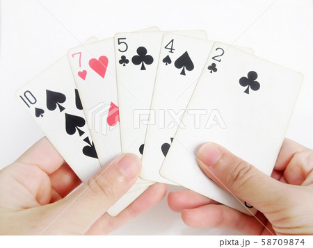 手に持ったトランプカードの写真素材
