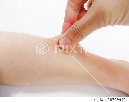 腕の贅肉 58709945