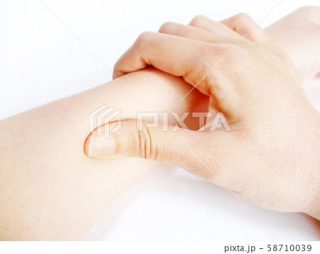 腕のマッサージ 腕のマッサージ 58710039