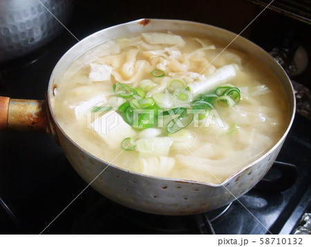 鍋に入った味噌汁 鍋に入った味噌汁 58710132
