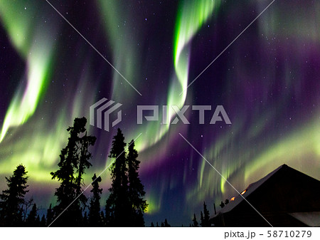 アラスカ フェアバンクスのオーロラ 58710279
